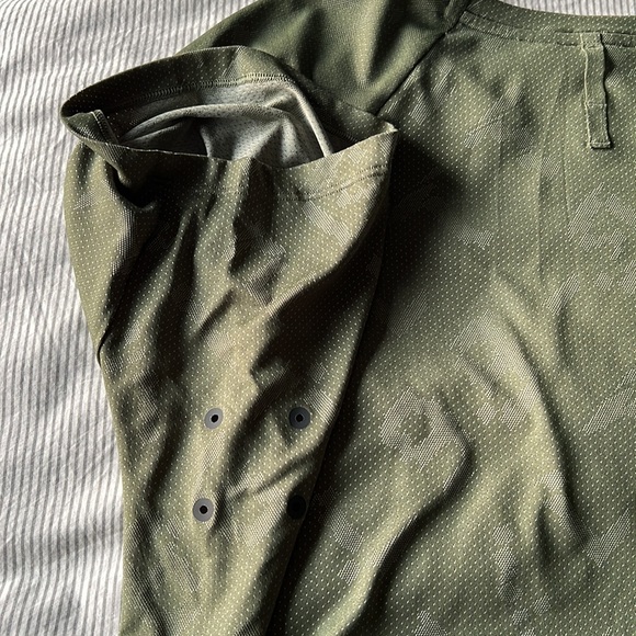 Lululemon Textured Training Short Sleeve Shirt - Picture 4 of 7